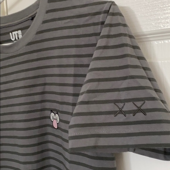 Uniqlo x kaws T-shirt - Picture 4 of 4